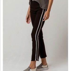 Sky and Sparrow women’s side stripe crop jeans